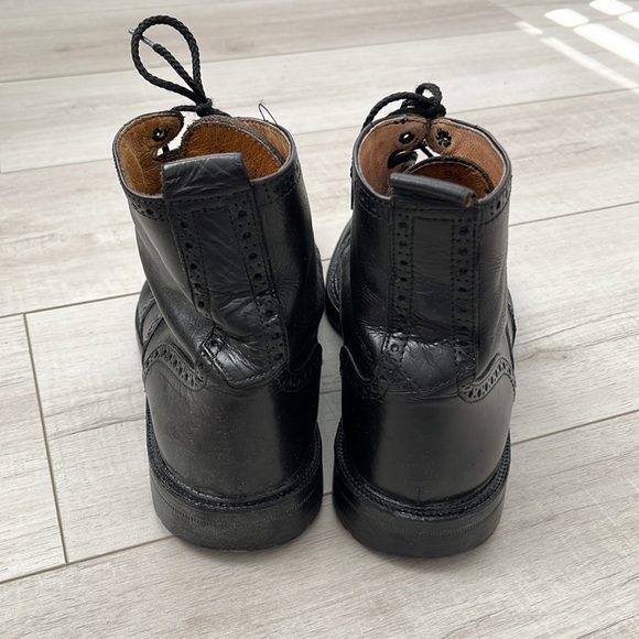 Kenneth Cole boots. Size 9 1/2 main image 5